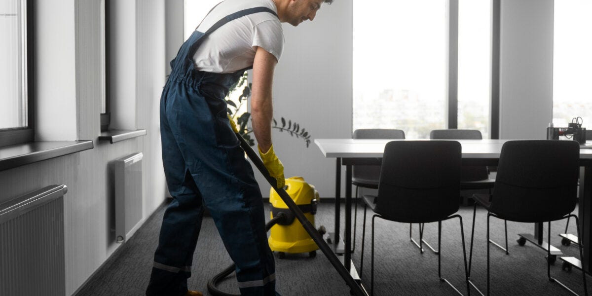 Steam Cleaning vs Dry Cleaning – Which Is Better for Your Carpet and When?